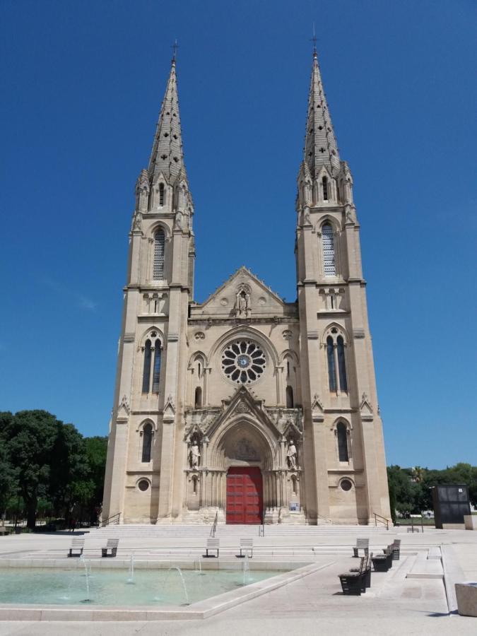 Apartament Le Sully Nîmes Zewnętrze zdjęcie